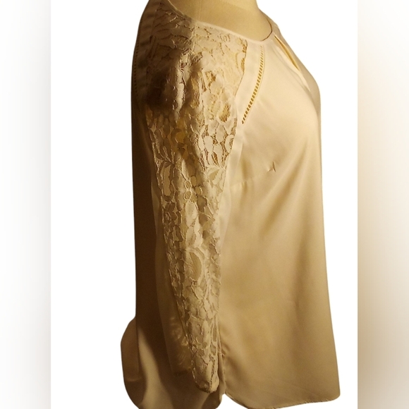 Express- Cream Colored Top, Lace Shoulders, Arms & Trim. 3/4 Sleeves, Size M - Picture 6 of 14
